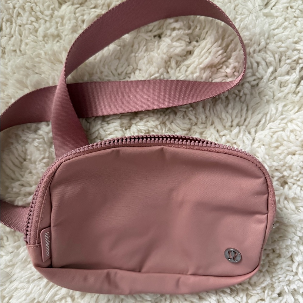 Lululemon Athletica Everywhere Belt Bag  in Dusty Rose